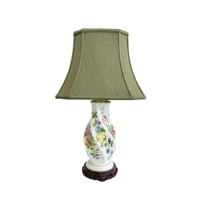 (60161896)TABLE LAMP-White Ceramic Spiral w/Floral Detail