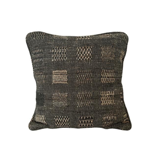 THROW PILLOW-Gray w|Multiple Decorative Boxes