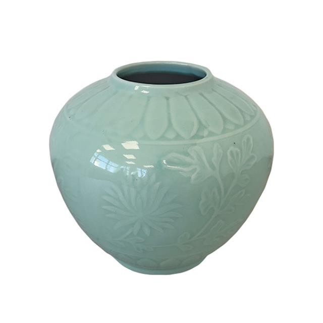 (52571090)VASE-Celadon Glaze w|Floral Motif